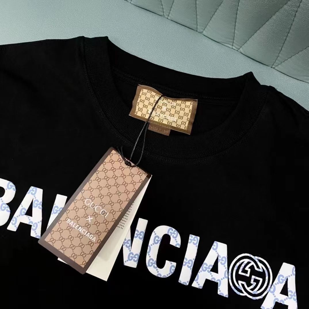 【BALENCIAGA旗艦店】（バレンシアガ）クラシックでスタイリッシュな半袖スウェットシャツ01582