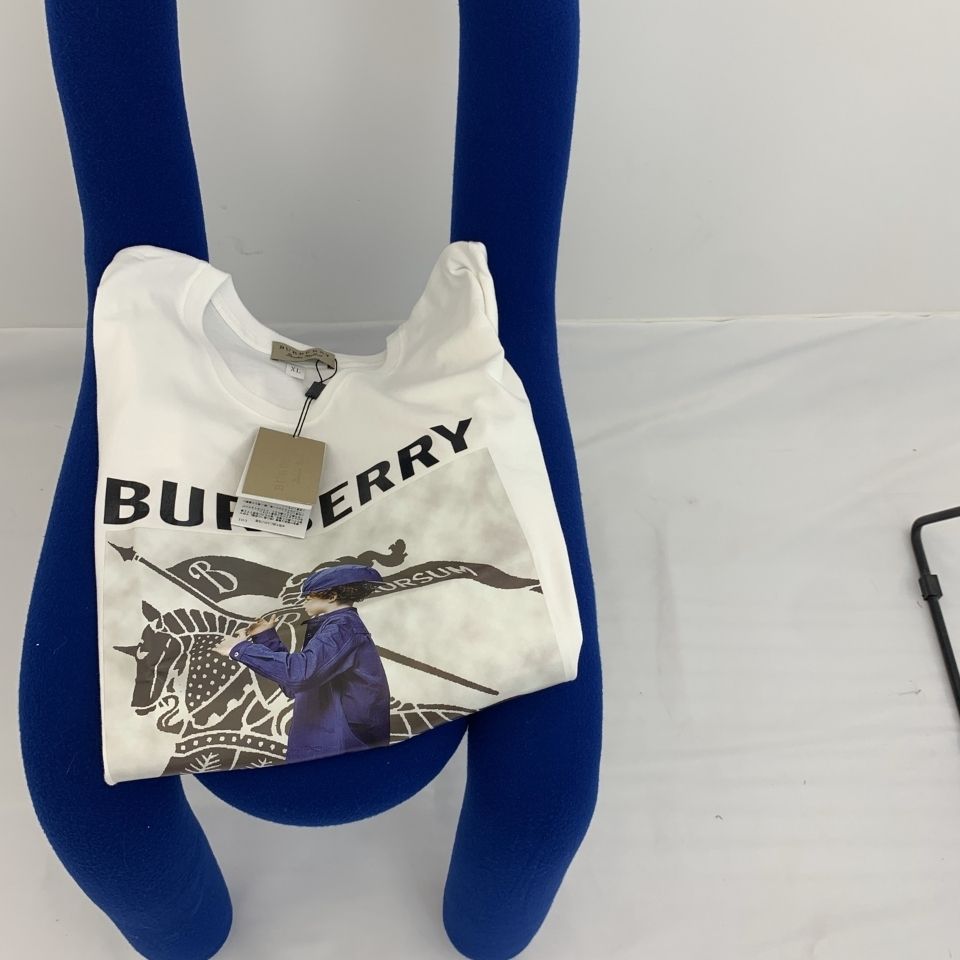 【BURBERRY旗艦店】（バーバリー）クラシックでスタイリッシュな半袖スウェットシャツ00256