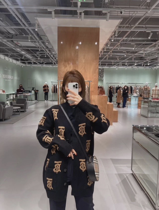 【BURBERRY旗艦店】（バーバリー）クラシックでスタイリッシュな長袖スウェットシャツ00713