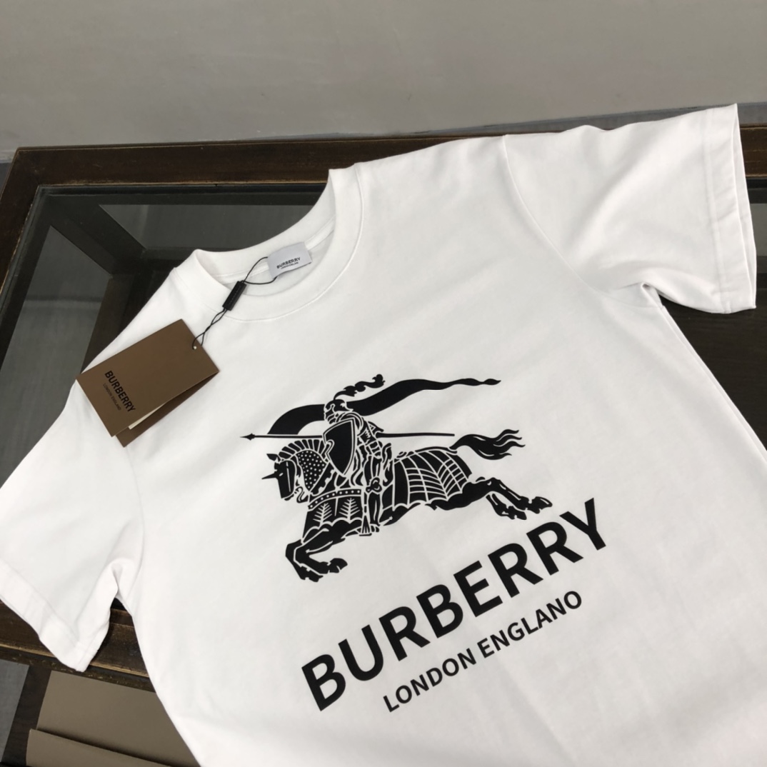 【BURBERRY旗艦店】（バーバリー）クラシックでスタイリッシュな半袖スウェットシャツ01276