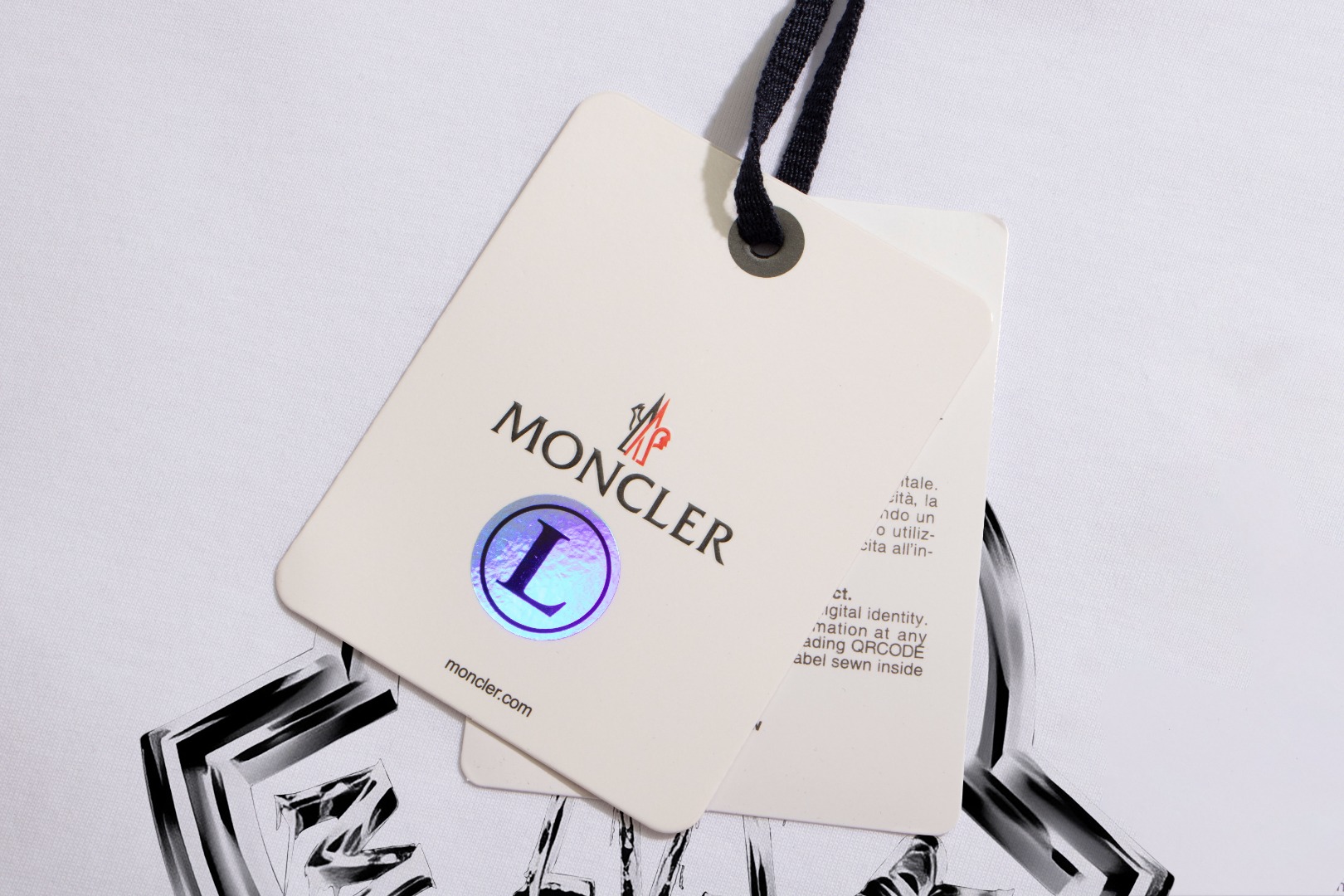 【MONCLER旗艦店】（モンクレール）クラシックでスタイリッシュな半袖スウェットシャツ01712