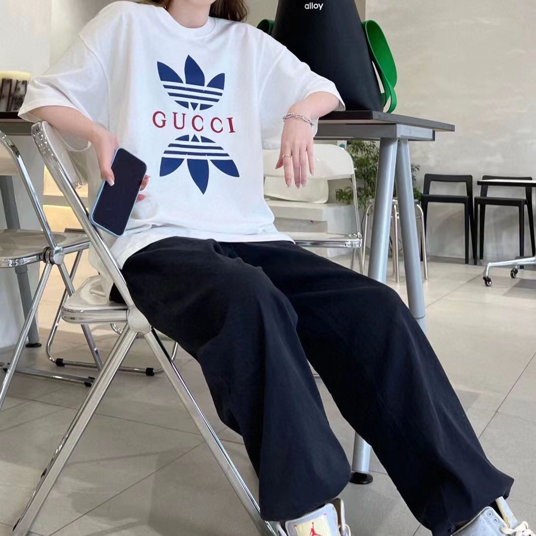 【GUCCI旗艦店】（グッチ）クラシックでスタイリッシュな半袖スウェットシャツ01164