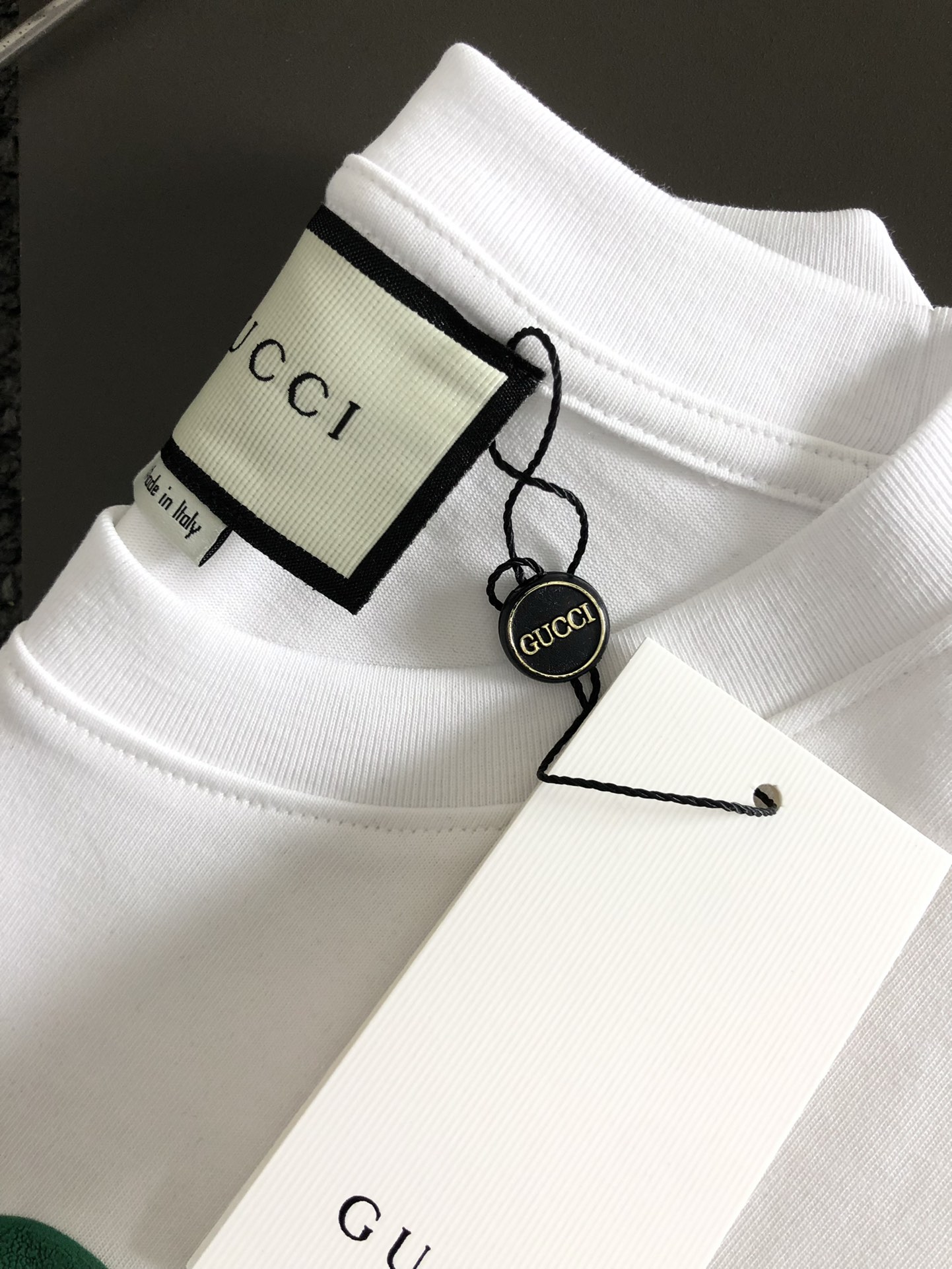 【GUCCI旗艦店】（グッチ）クラシックでスタイリッシュな半袖スウェットシャツ01844