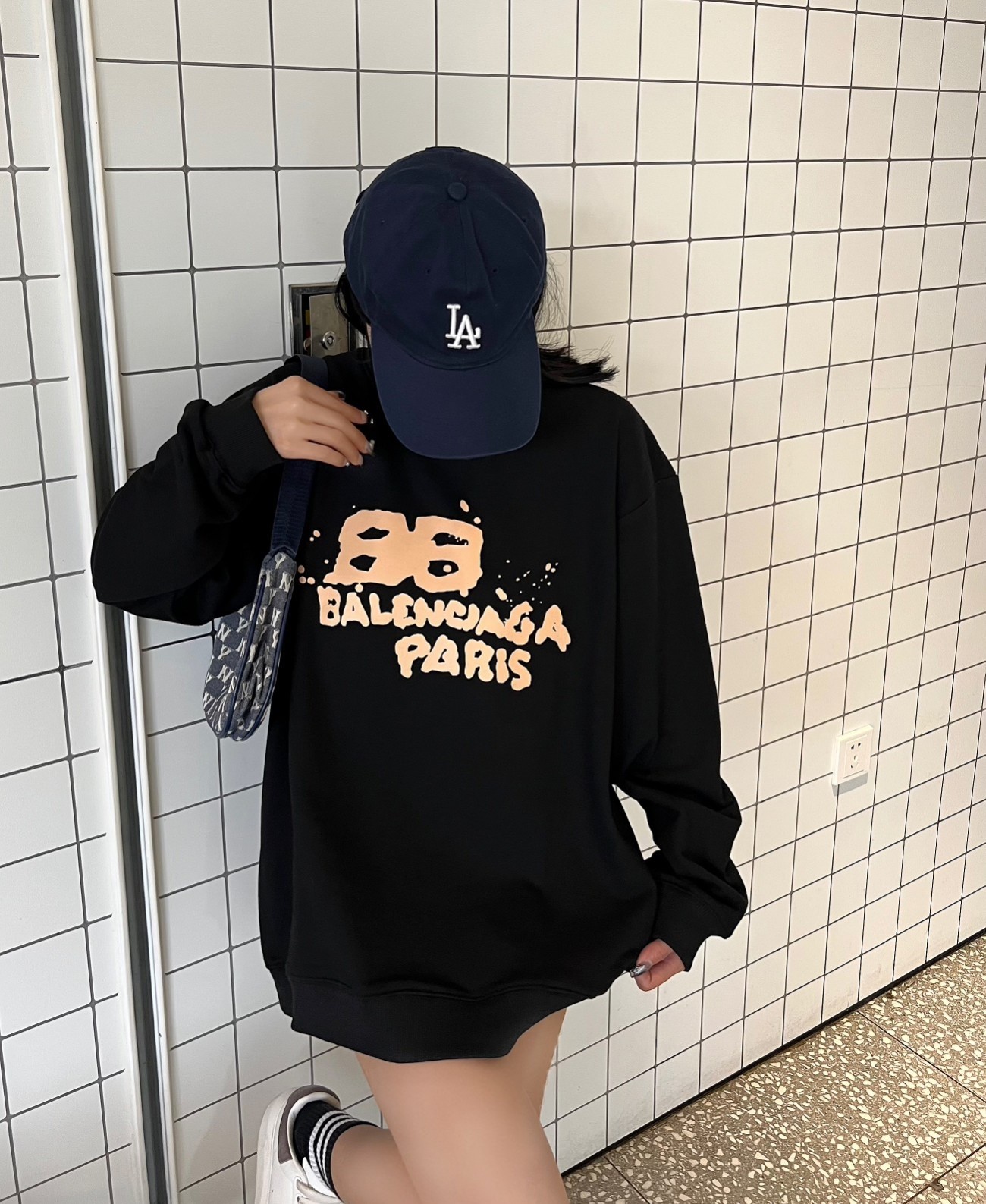 【BALENCIAGA旗艦店】（バレンシアガ）クラシックでスタイリッシュな長袖スウェットシャツ01068