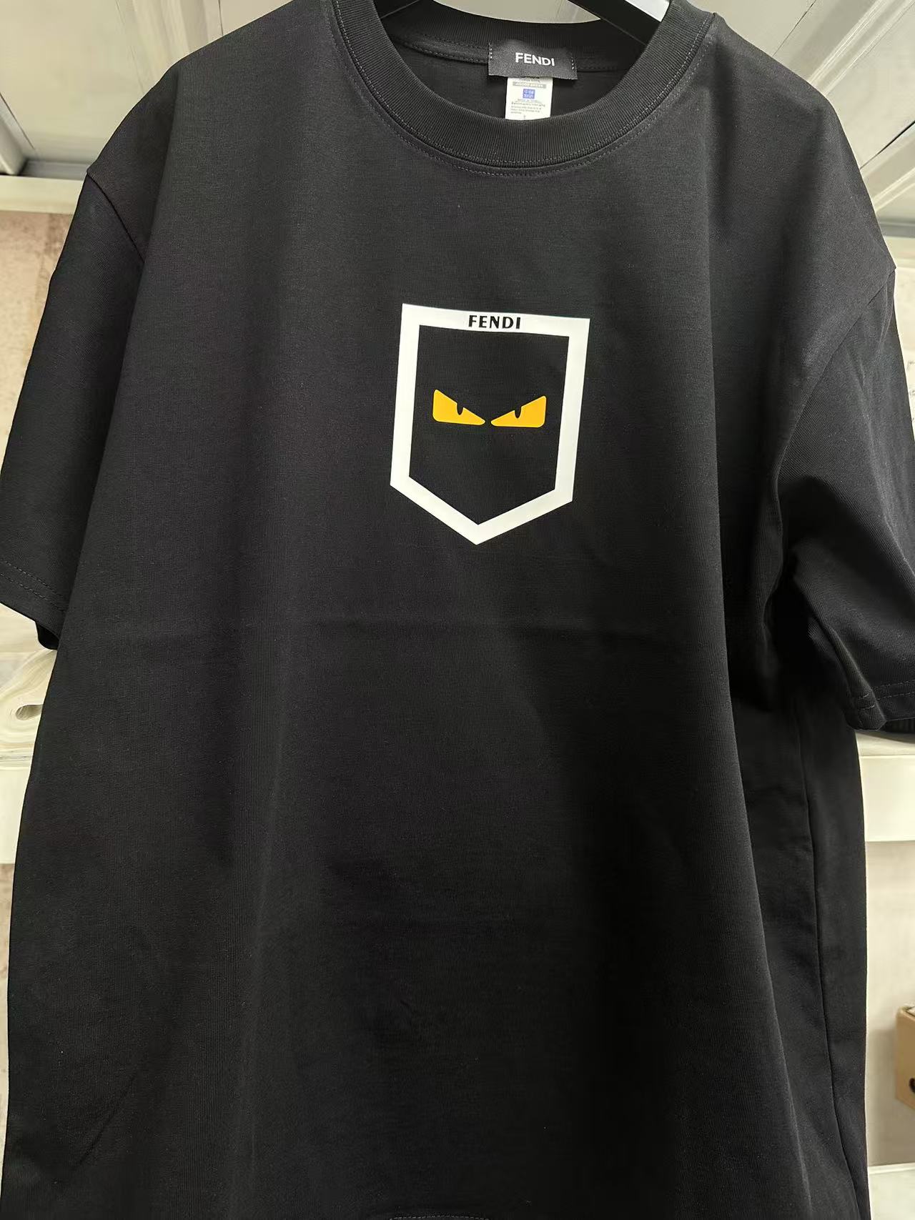 【Fendi旗艦店】（フェンディ）クラシックでスタイリッシュな半袖スウェットシャツ00217