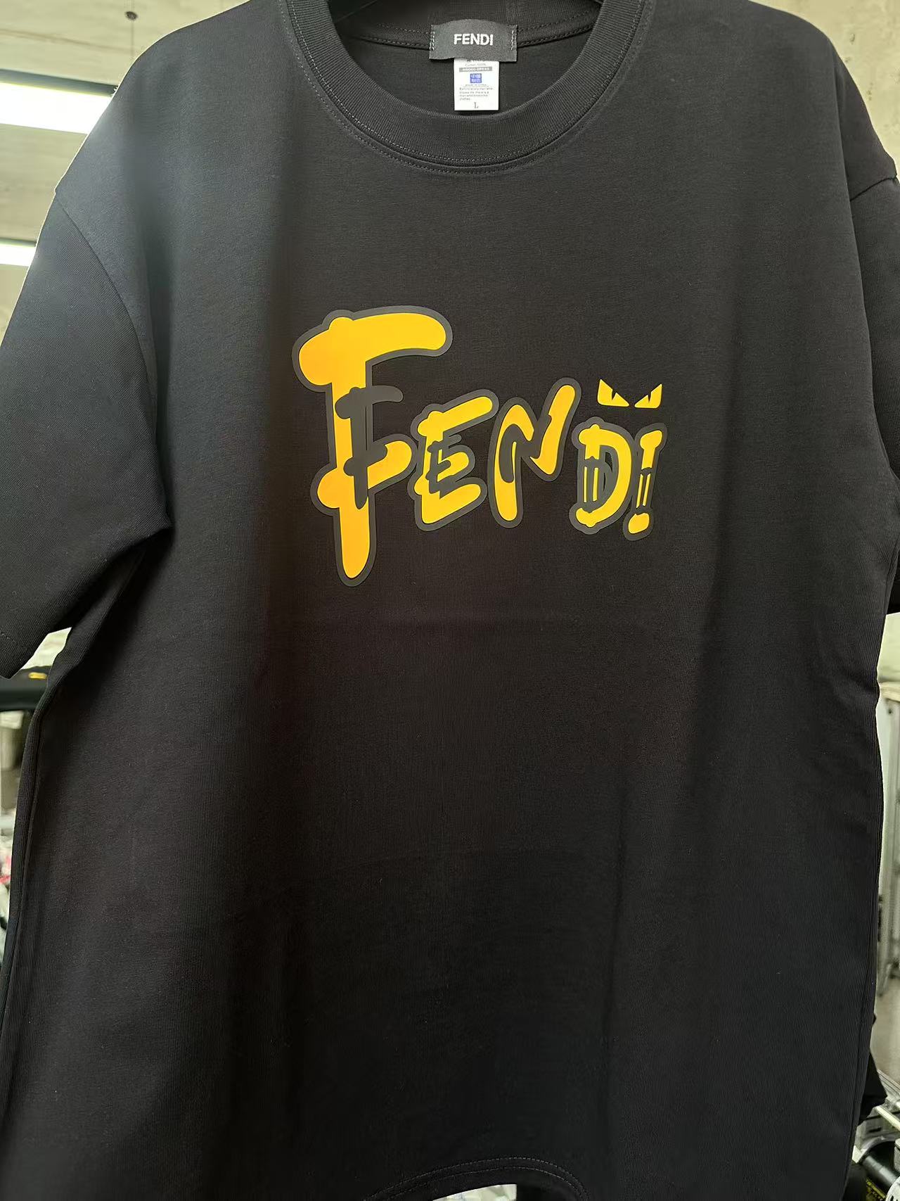 【Fendi旗艦店】（フェンディ）クラシックでスタイリッシュな半袖スウェットシャツ00218