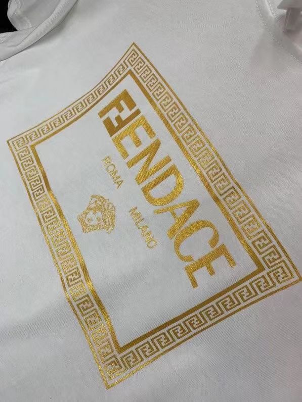 【Fendi旗艦店】（フェンディ）クラシックでスタイリッシュな半袖スウェットシャツ01254