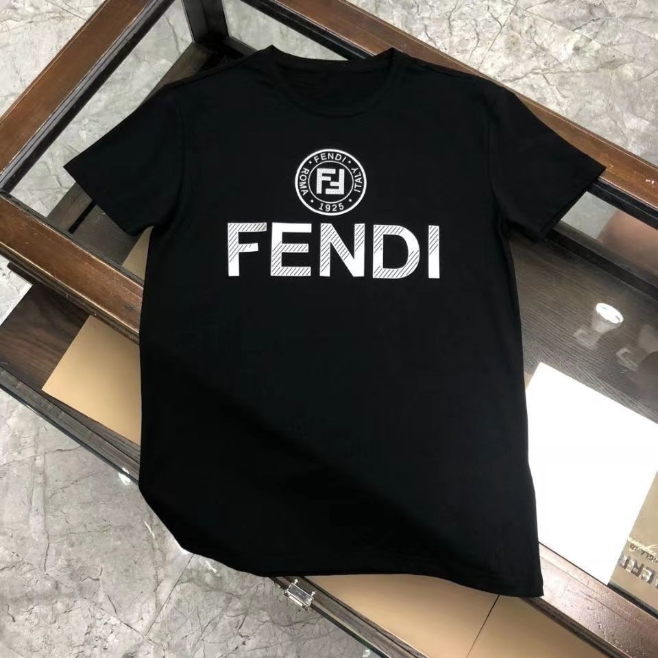 【Fendi旗艦店】（フェンディ）クラシックでスタイリッシュな半袖スウェットシャツ01328
