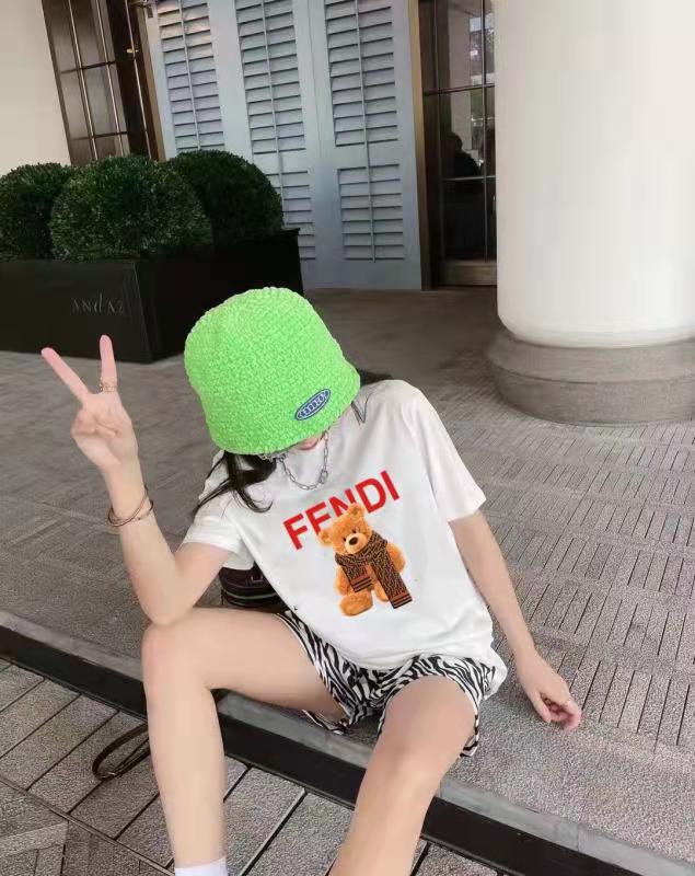 【Fendi旗艦店】（フェンディ）クラシックでスタイリッシュな半袖スウェットシャツ01417