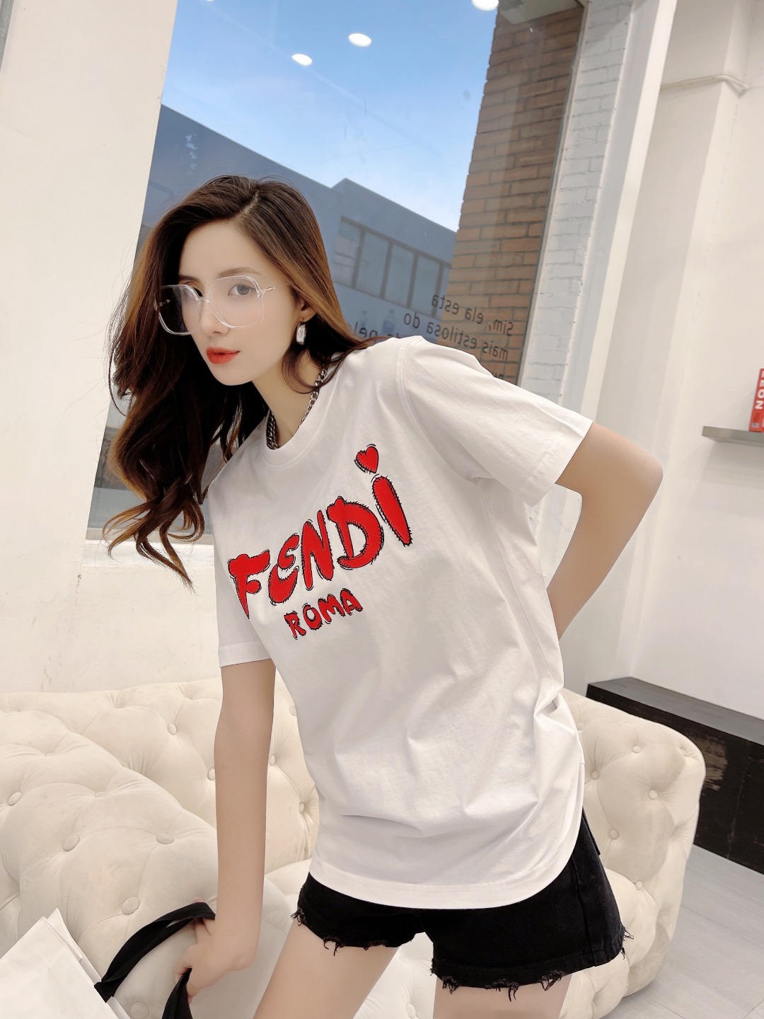 【Fendi旗艦店】（フェンディ）クラシックでスタイリッシュな半袖スウェットシャツ01427