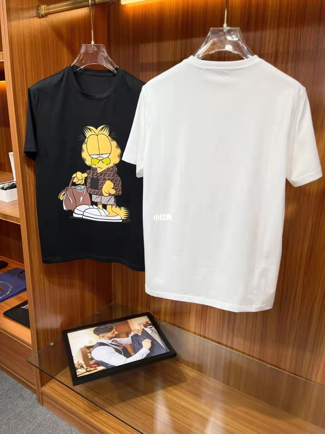 【Fendi旗艦店】（フェンディ）クラシックでスタイリッシュな半袖スウェットシャツ01428