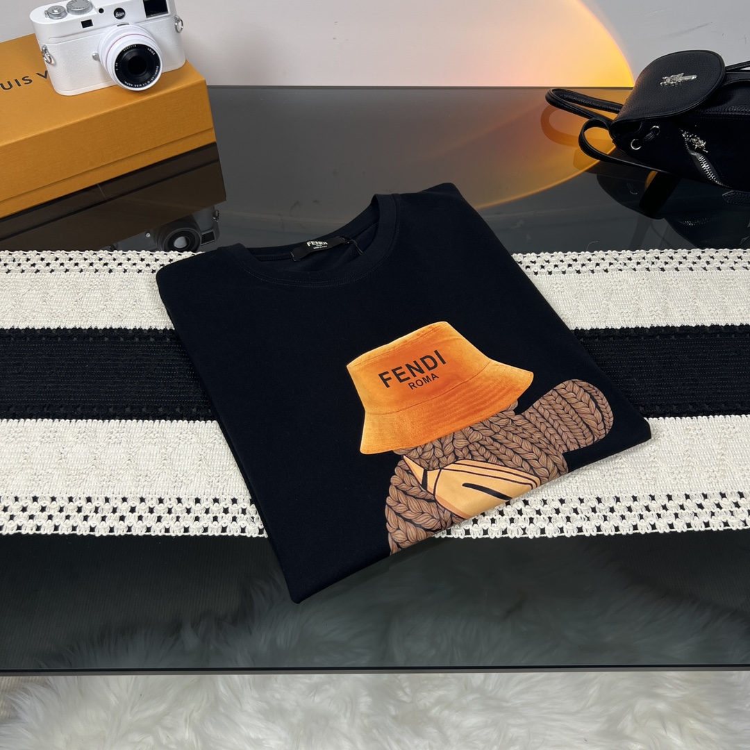 【Fendi旗艦店】（フェンディ）クラシックでスタイリッシュな半袖スウェットシャツ01834