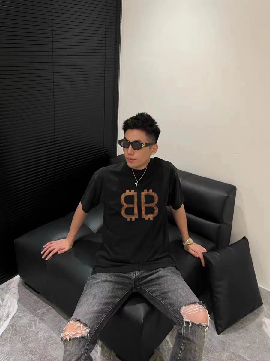 【BALENCIAGA旗艦店】（バレンシアガ）クラシックでスタイリッシュな半袖スウェットシャツ01746