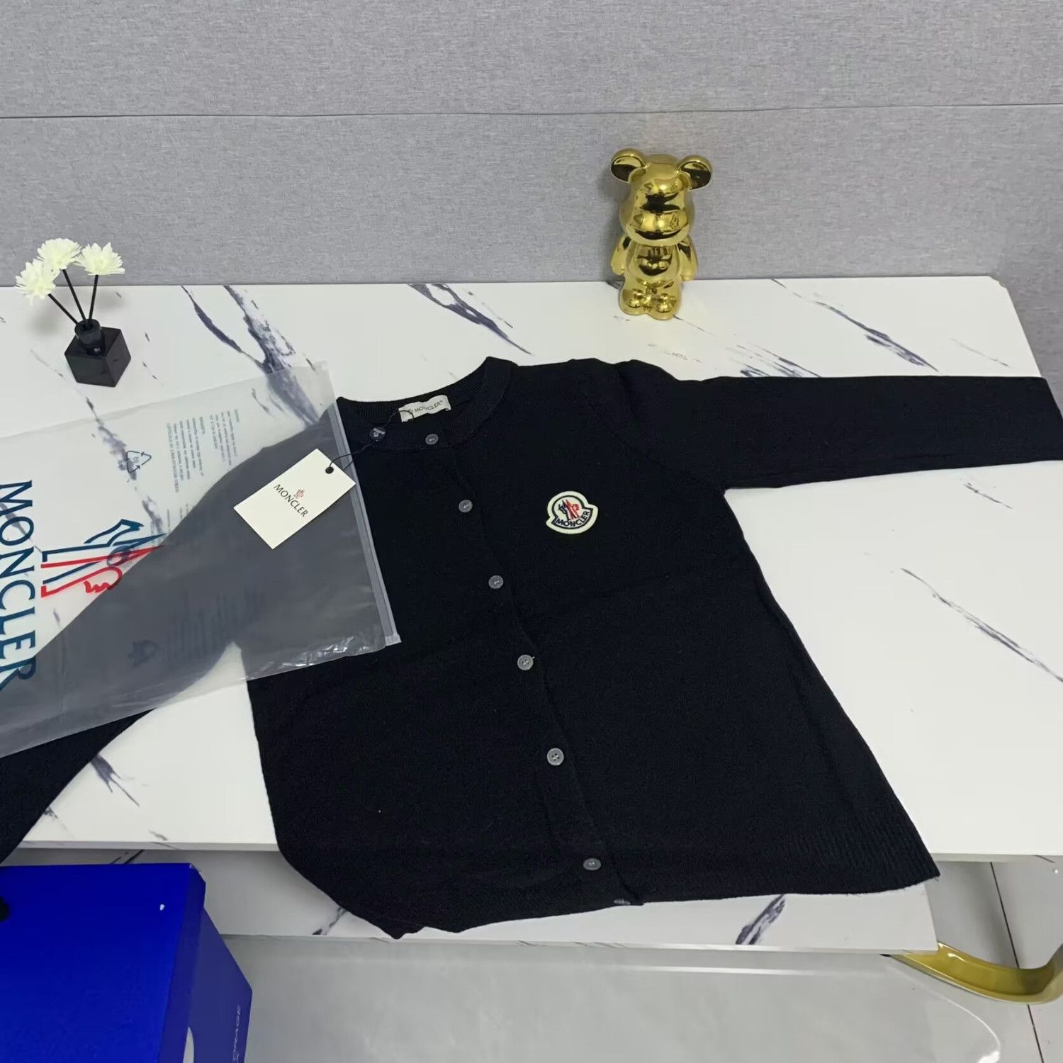 【MONCLER旗艦店】（モンクレール）クラシックでスタイリッシュな長袖スウェットシャツ00968