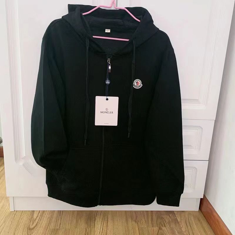 【MONCLER旗艦店】（モンクレール）クラシックでスタイリッシュな長袖スウェットシャツ01025