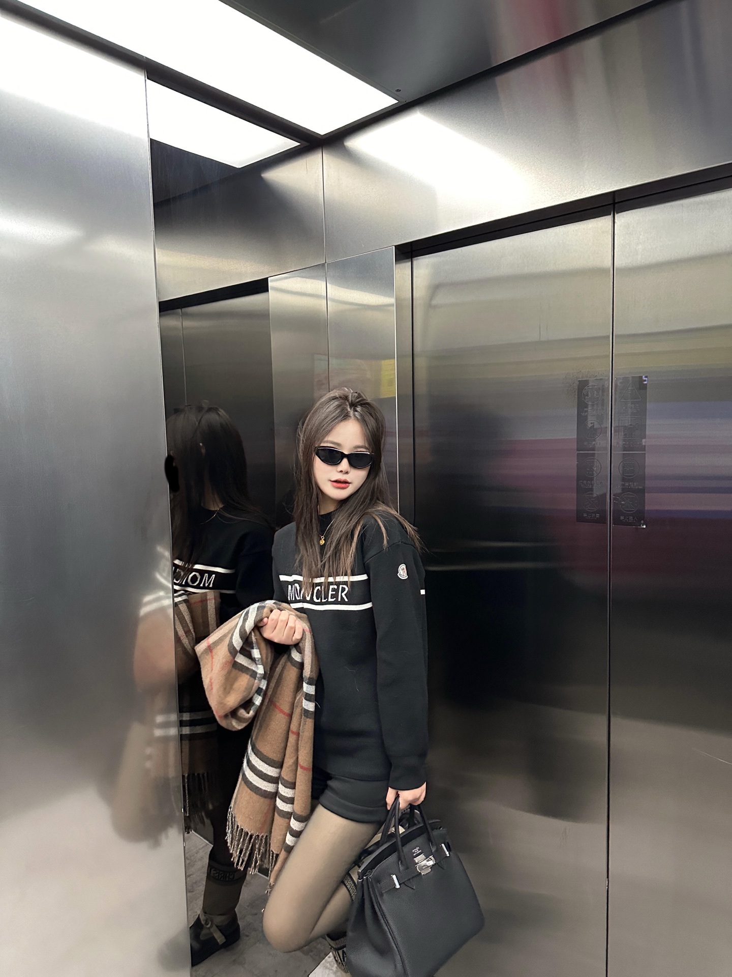 【MONCLER旗艦店】（モンクレール）クラシックでスタイリッシュな長袖スウェットシャツ00049