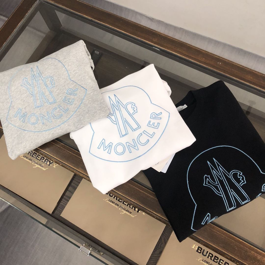 【MONCLER旗艦店】（モンクレール）クラシックでスタイリッシュな長袖スウェットシャツ01194