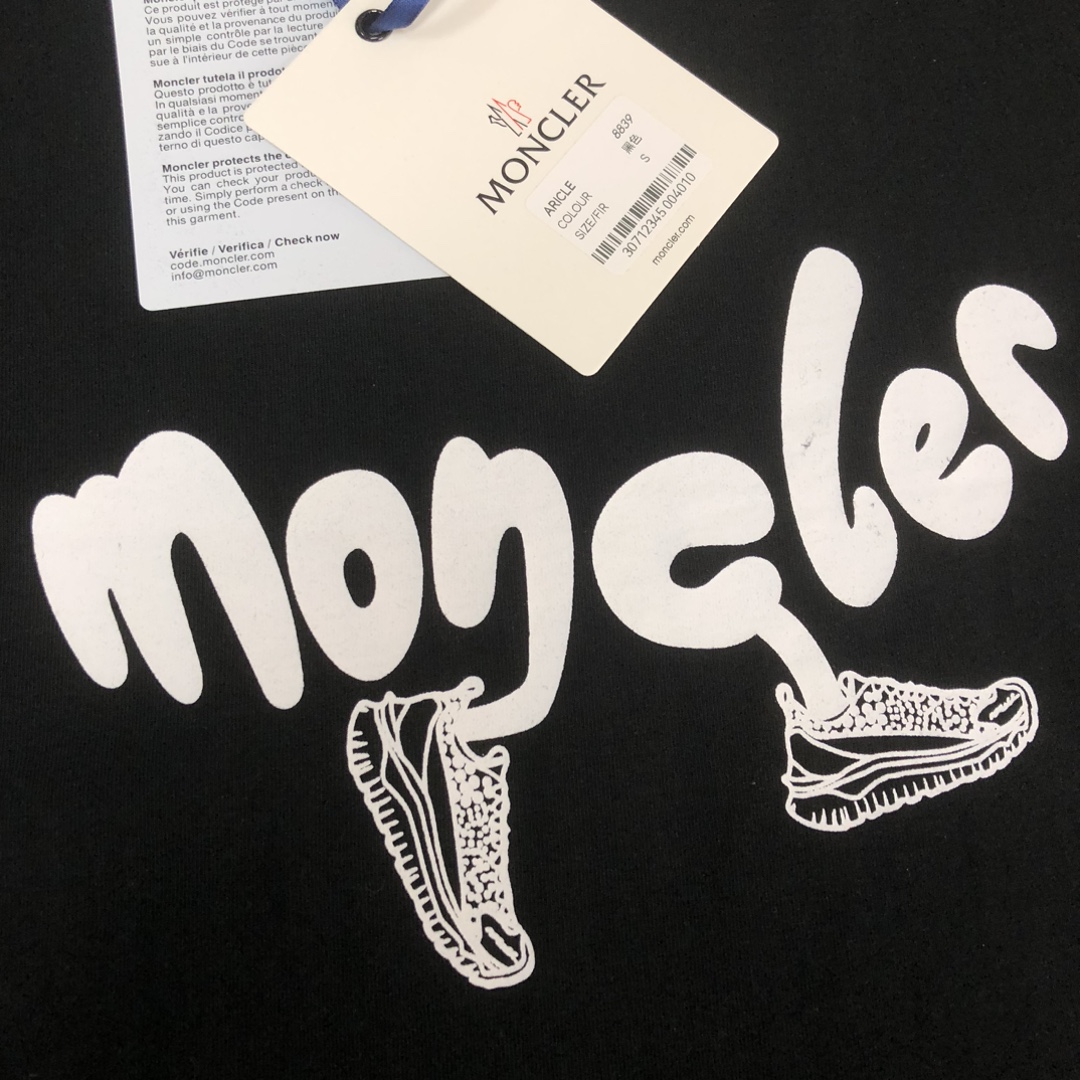 【MONCLER旗艦店】（モンクレール）クラシックでスタイリッシュな半袖スウェットシャツ01275