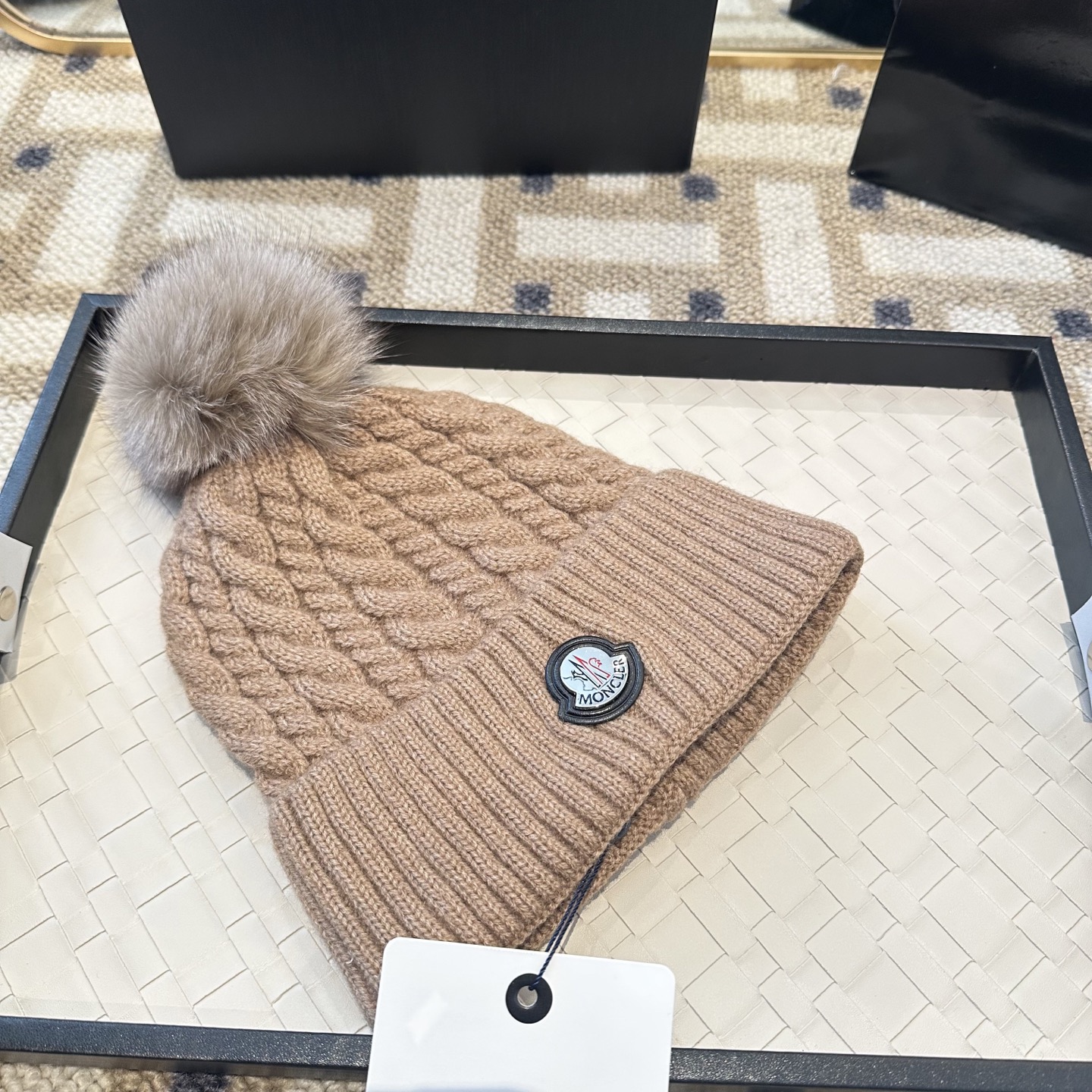 【MONCLER旗艦店】（モンクレール）時代を超えて人気のクラシックな帽子秋冬コレクション