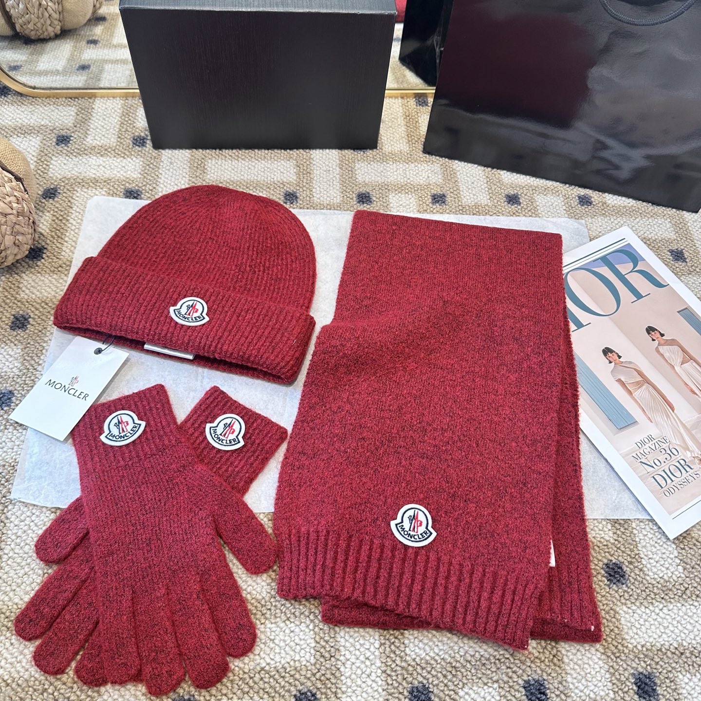 【MONCLER旗艦店】（モンクレール）時代を超えて人気のクラシックな帽子秋冬コレクション