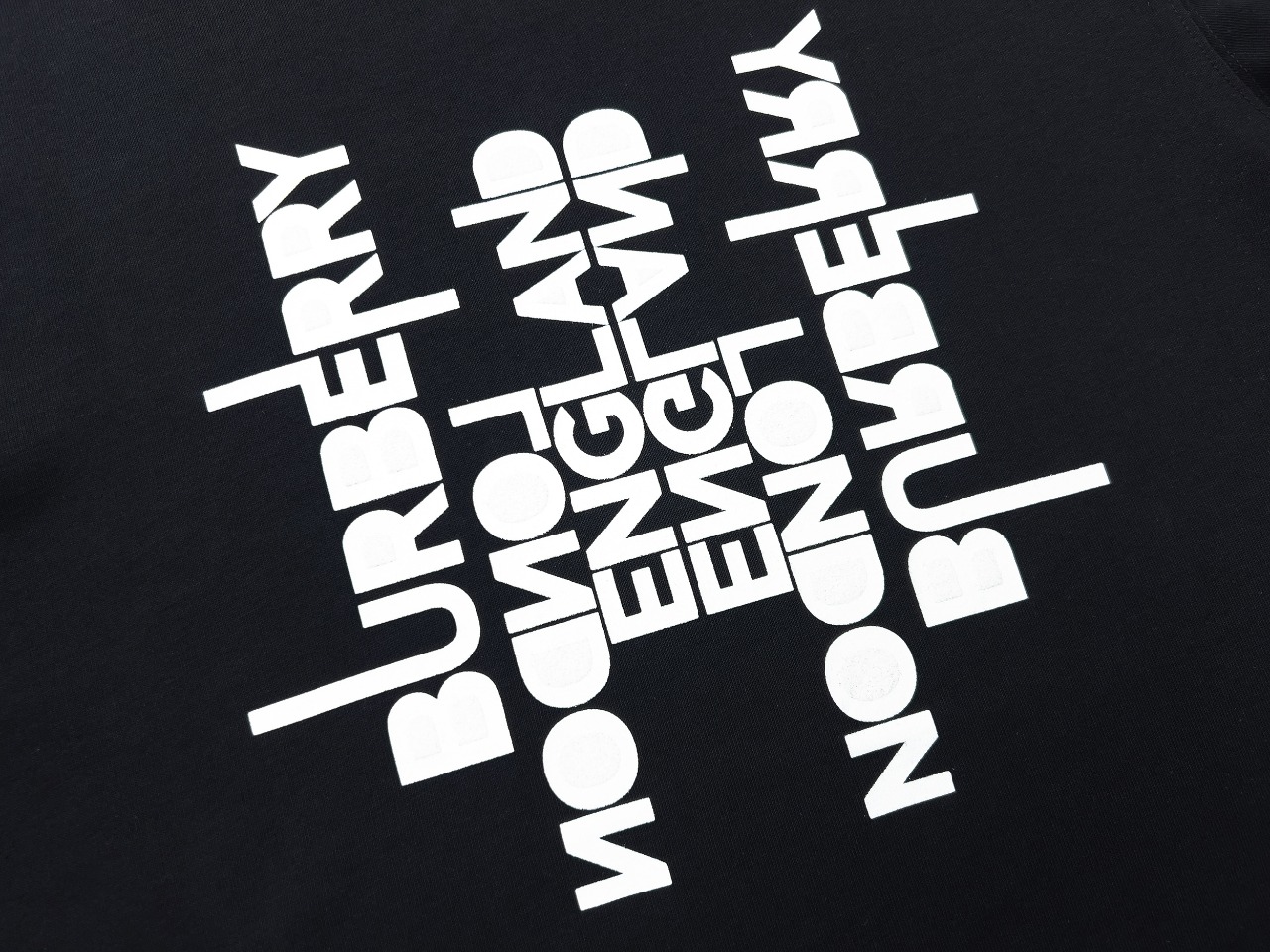 【BURBERRY旗艦店】（バーバリー）クラシックでスタイリッシュな半袖スウェットシャツ01859