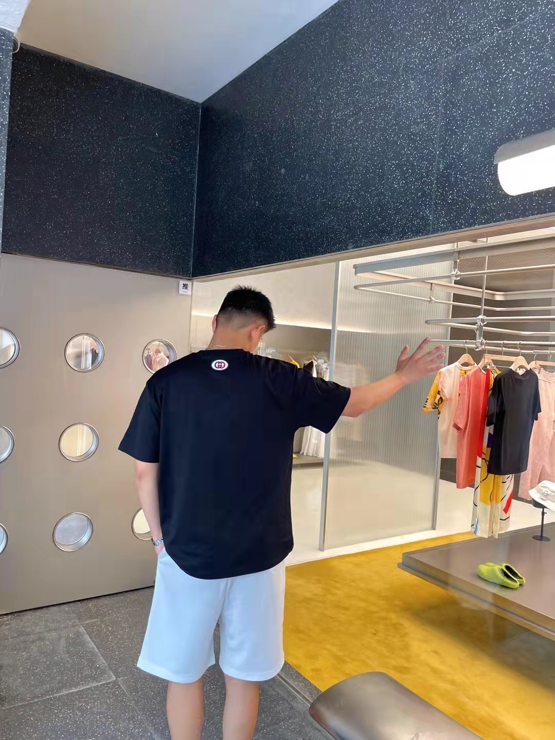 【GUCCI旗艦店】（グッチ）クラシックでスタイリッシュな半袖スウェットシャツ00316