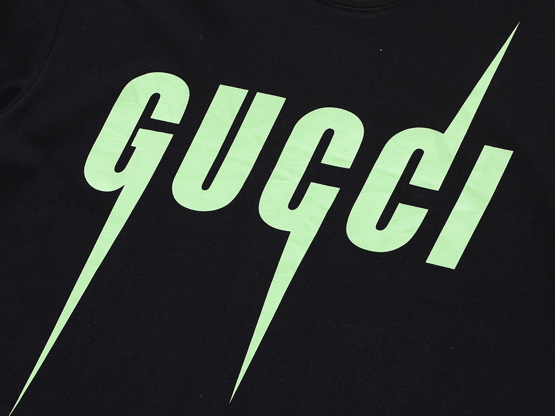 【GUCCI旗艦店】（グッチ）クラシックでスタイリッシュな半袖スウェットシャツ00455