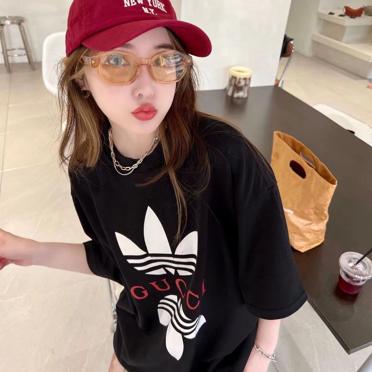 【GUCCI旗艦店】（グッチ）クラシックでスタイリッシュな半袖スウェットシャツ01164