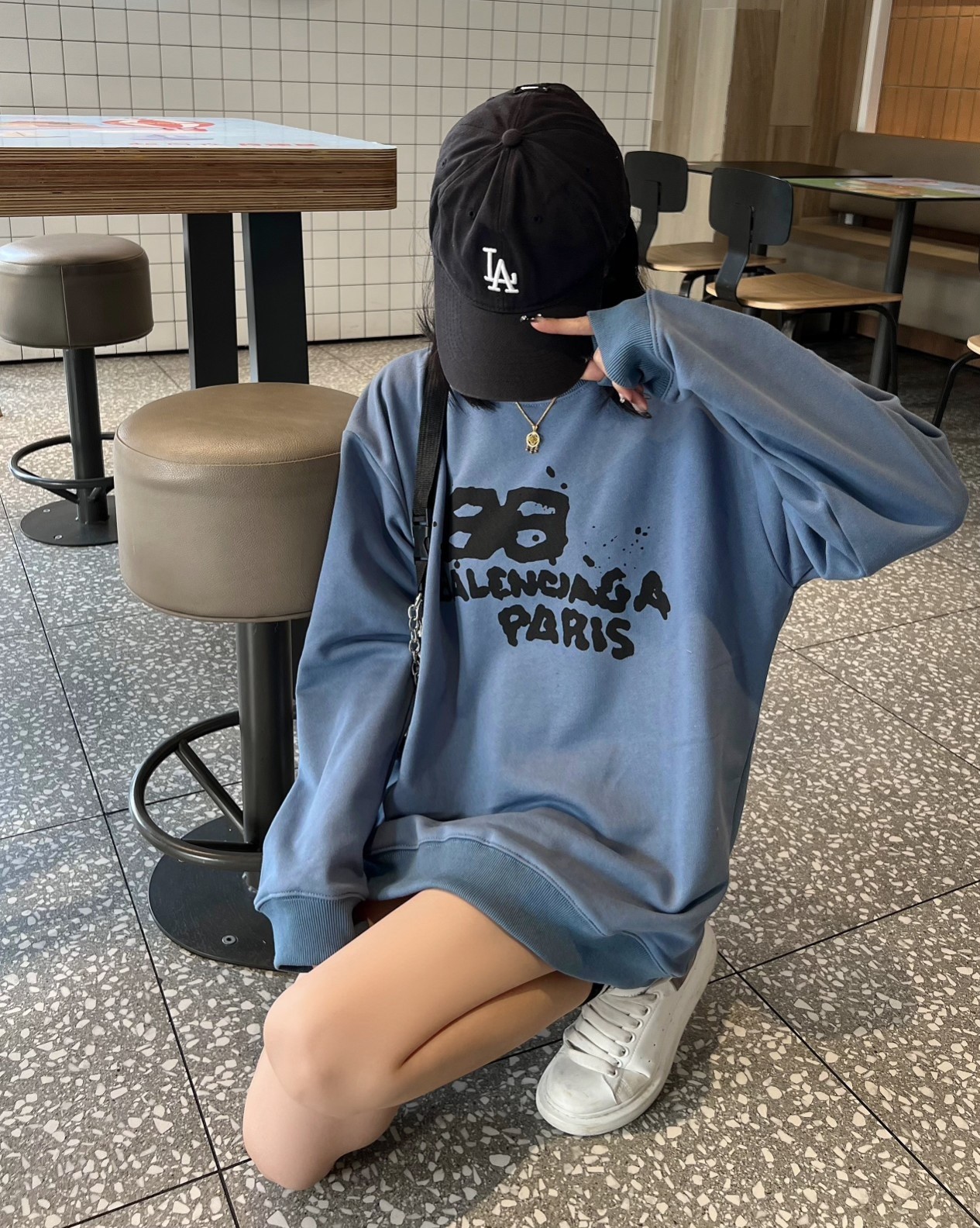 【BALENCIAGA旗艦店】（バレンシアガ）クラシックでスタイリッシュな長袖スウェットシャツ01068