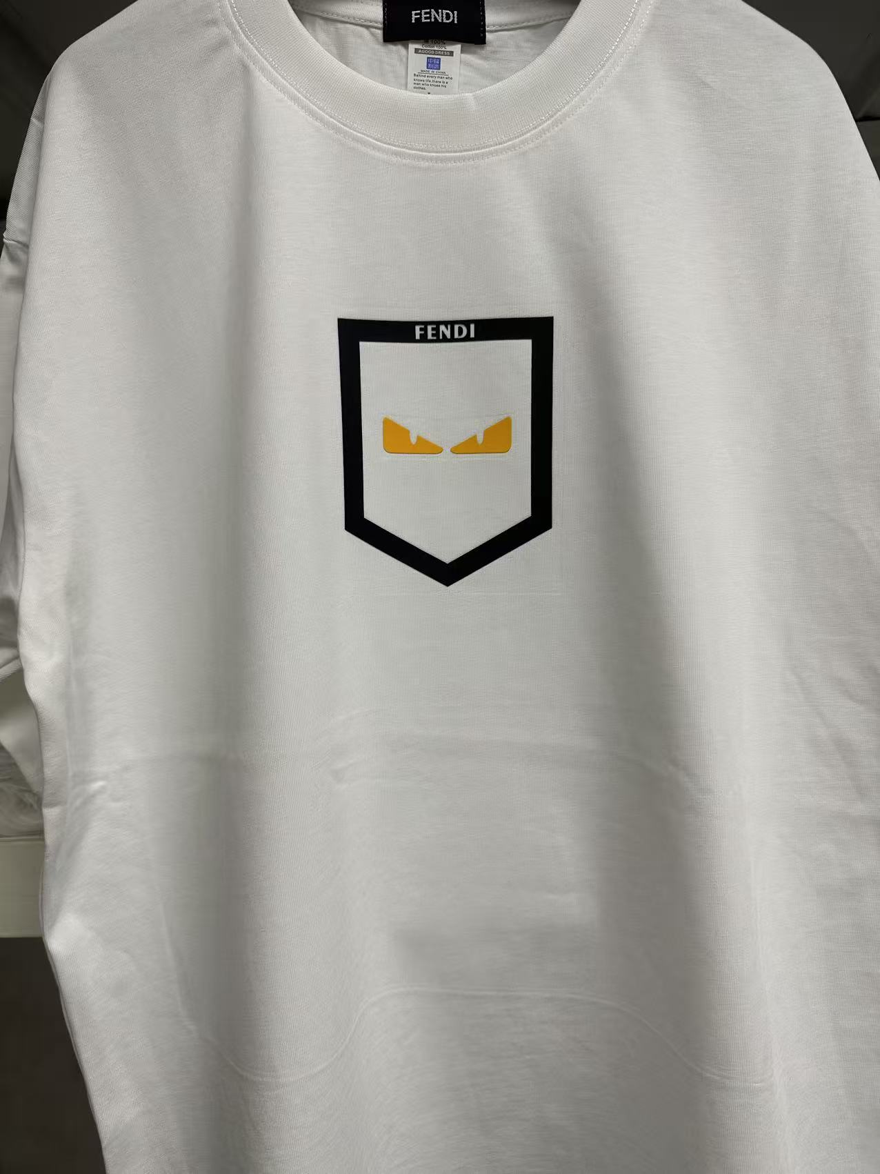 【Fendi旗艦店】（フェンディ）クラシックでスタイリッシュな半袖スウェットシャツ00217