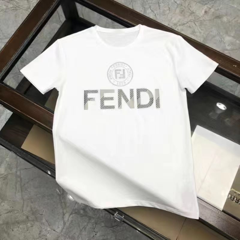 【Fendi旗艦店】（フェンディ）クラシックでスタイリッシュな半袖スウェットシャツ01328