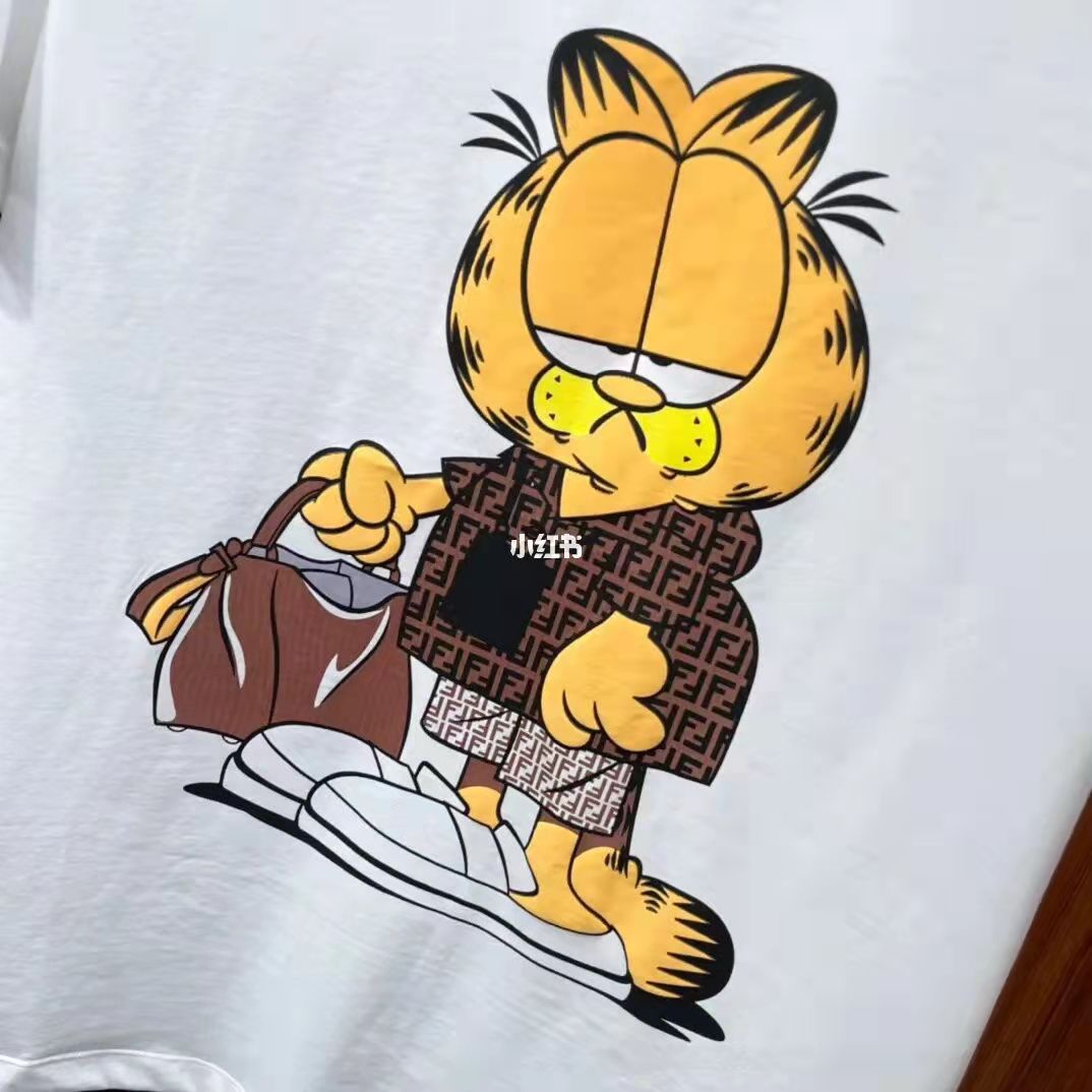 【Fendi旗艦店】（フェンディ）クラシックでスタイリッシュな半袖スウェットシャツ01428