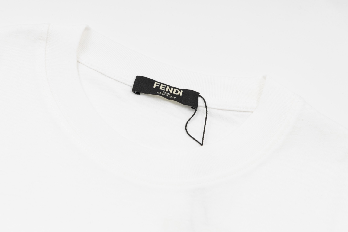 【Fendi旗艦店】（フェンディ）クラシックでスタイリッシュな半袖スウェットシャツ01456