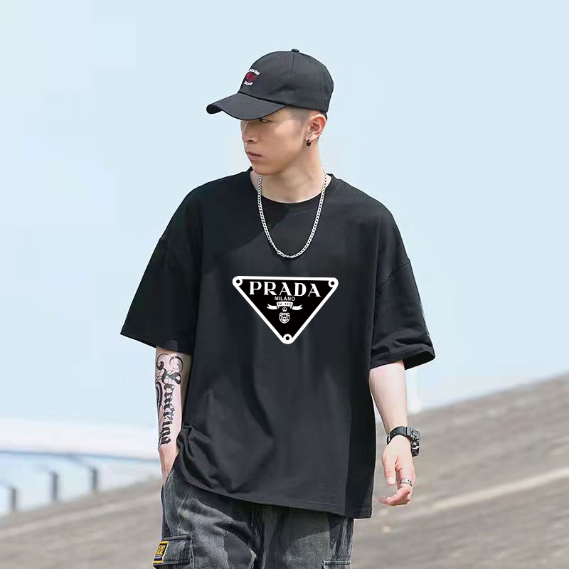 【Prada旗艦店】（プラダ）クラシックでスタイリッシュな半袖スウェットシャツ01441