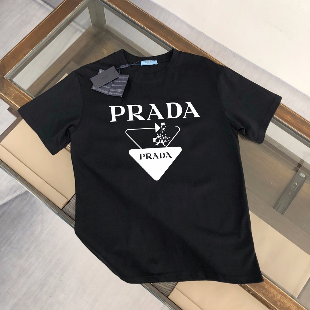 【Prada旗艦店】（プラダ）クラシックでスタイリッシュな半袖スウェットシャツ01162