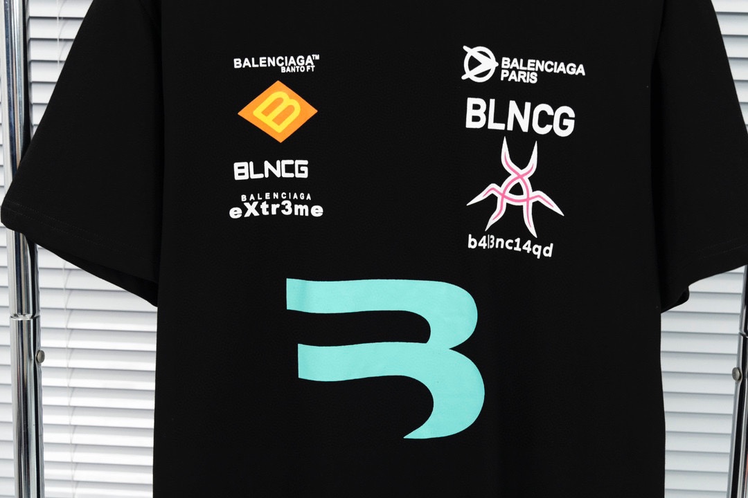 【BALENCIAGA旗艦店】（バレンシアガ）クラシックでスタイリッシュな半袖スウェットシャツ01151