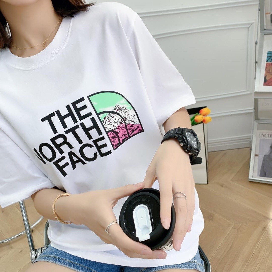 【The North Face旗艦店】（ザ・ノース・フェイス）クラシックでスタイリッシュな半袖スウェットシャツ01335