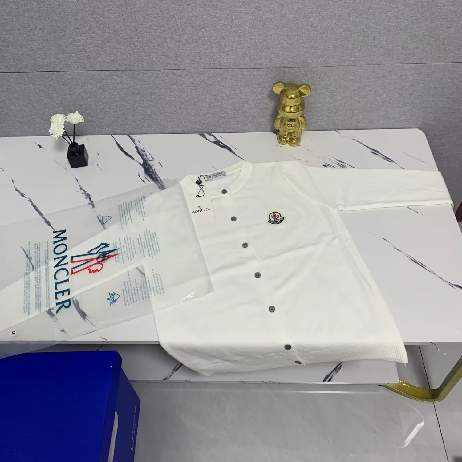 【MONCLER旗艦店】（モンクレール）クラシックでスタイリッシュな長袖スウェットシャツ00968