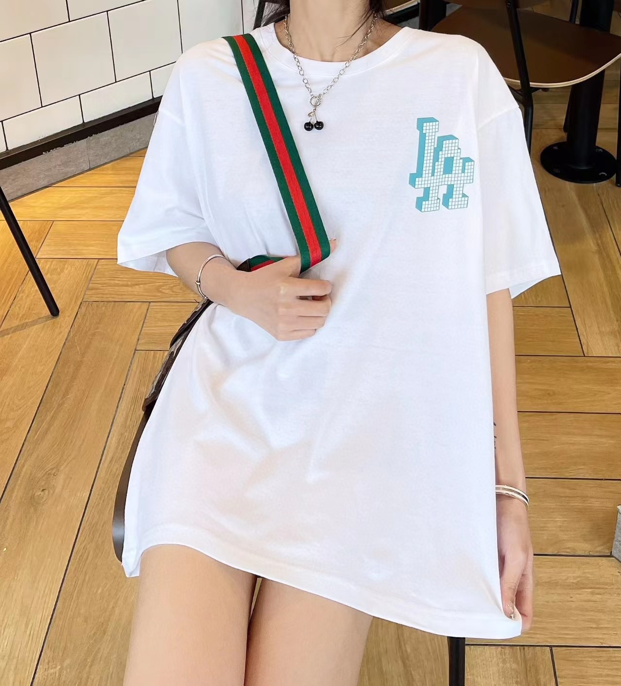 【MLB旗艦店】（エムエルビー）クラシックでスタイリッシュな半袖スウェットシャツ00671