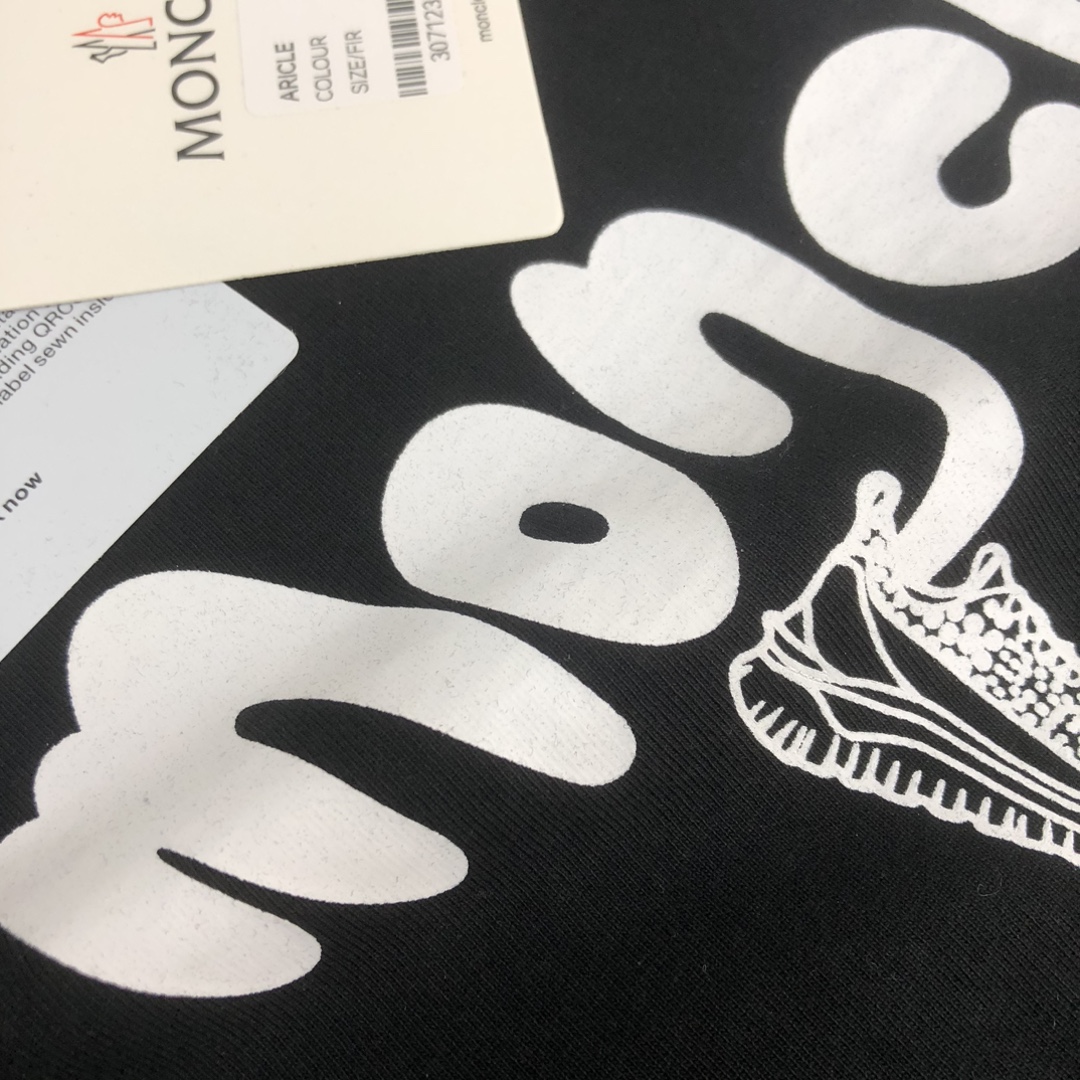 【MONCLER旗艦店】（モンクレール）クラシックでスタイリッシュな半袖スウェットシャツ01275