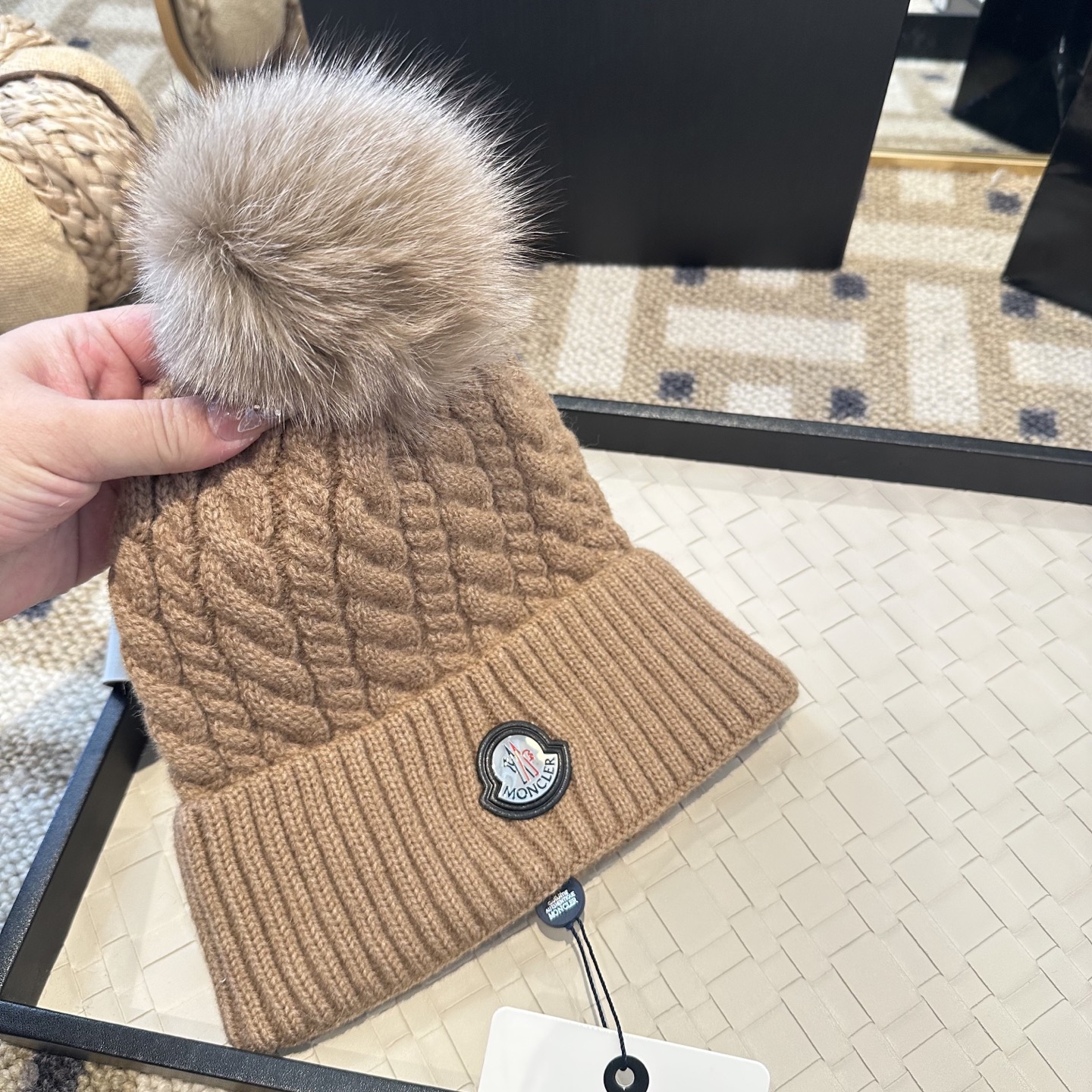 【MONCLER旗艦店】（モンクレール）時代を超えて人気のクラシックな帽子秋冬コレクション