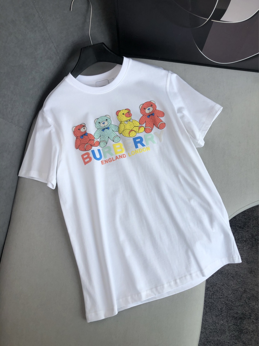 【BURBERRY旗艦店】（バーバリー）クラシックでスタイリッシュな半袖スウェットシャツ00560