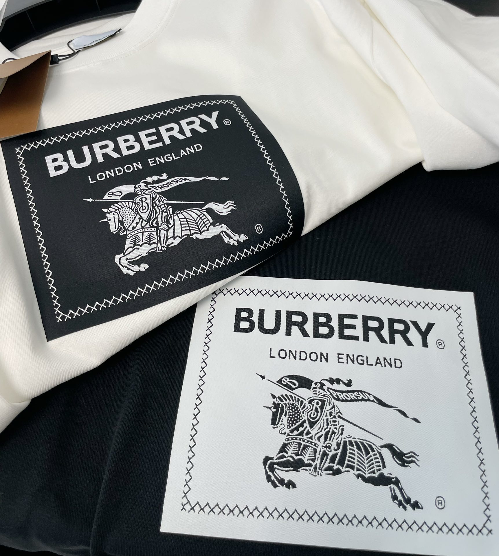 【BURBERRY旗艦店】（バーバリー）クラシックでスタイリッシュな半袖スウェットシャツ00561