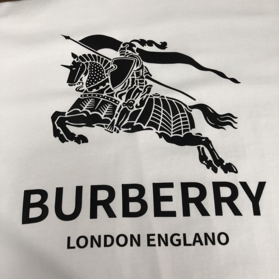 【BURBERRY旗艦店】（バーバリー）クラシックでスタイリッシュな半袖スウェットシャツ01276