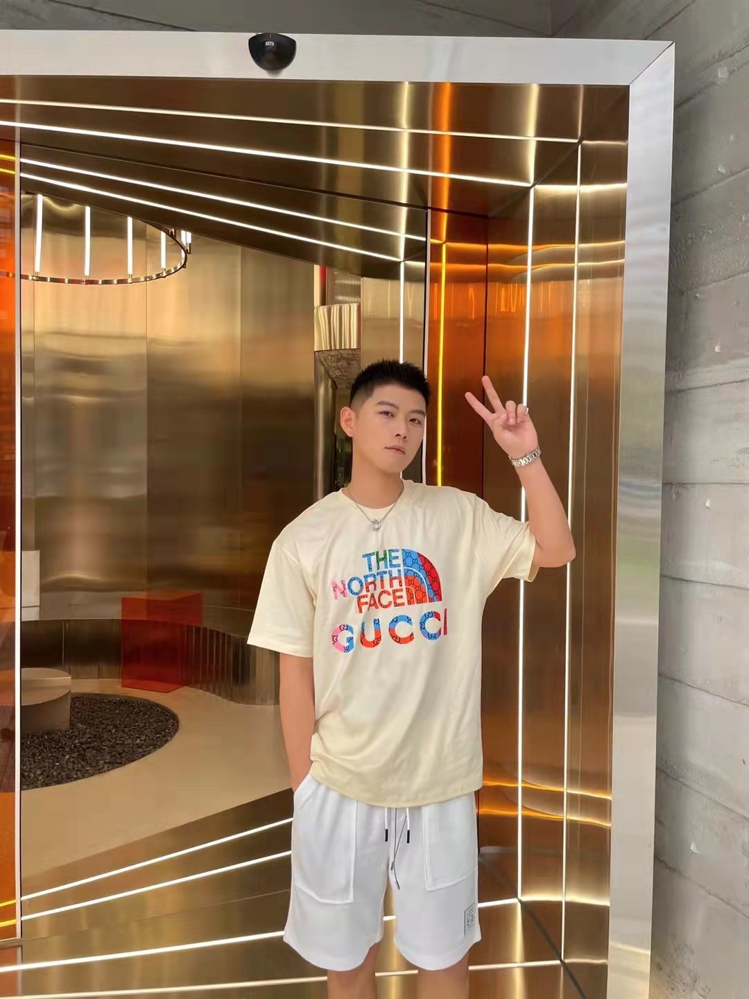 【GUCCI旗艦店】（グッチ）クラシックでスタイリッシュな半袖スウェットシャツ00316