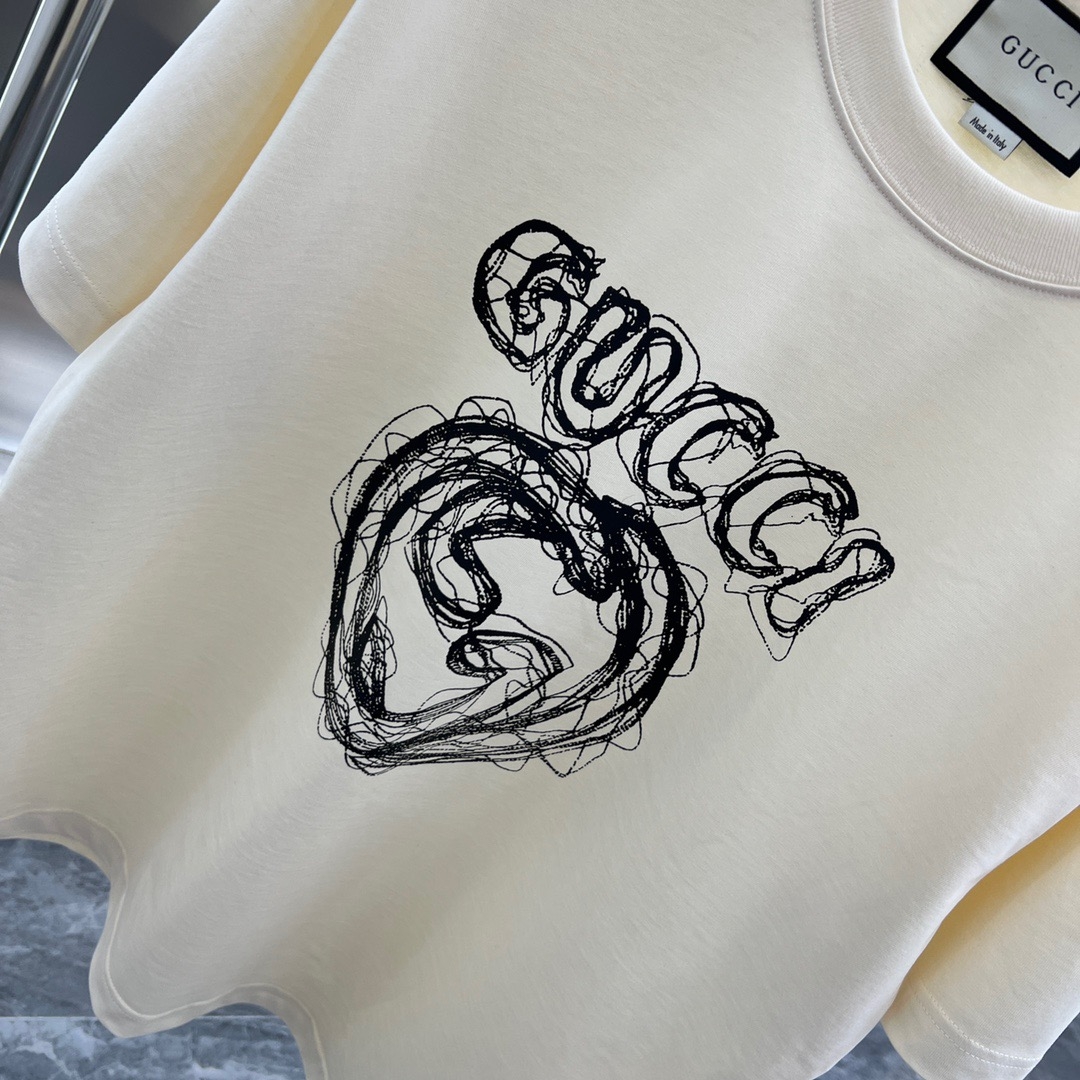 【GUCCI旗艦店】（グッチ）クラシックでスタイリッシュな半袖スウェットシャツ00580