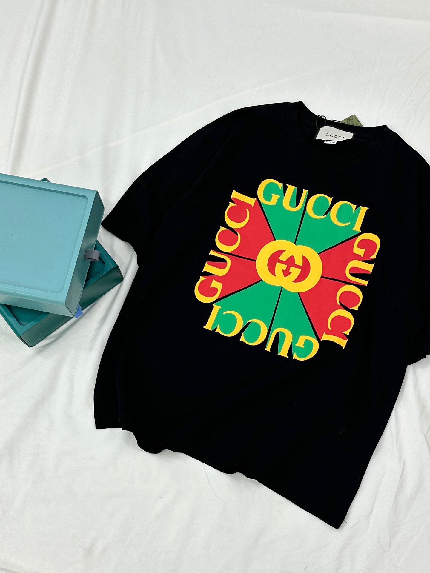 【GUCCI旗艦店】（グッチ）クラシックでスタイリッシュな半袖スウェットシャツ00605