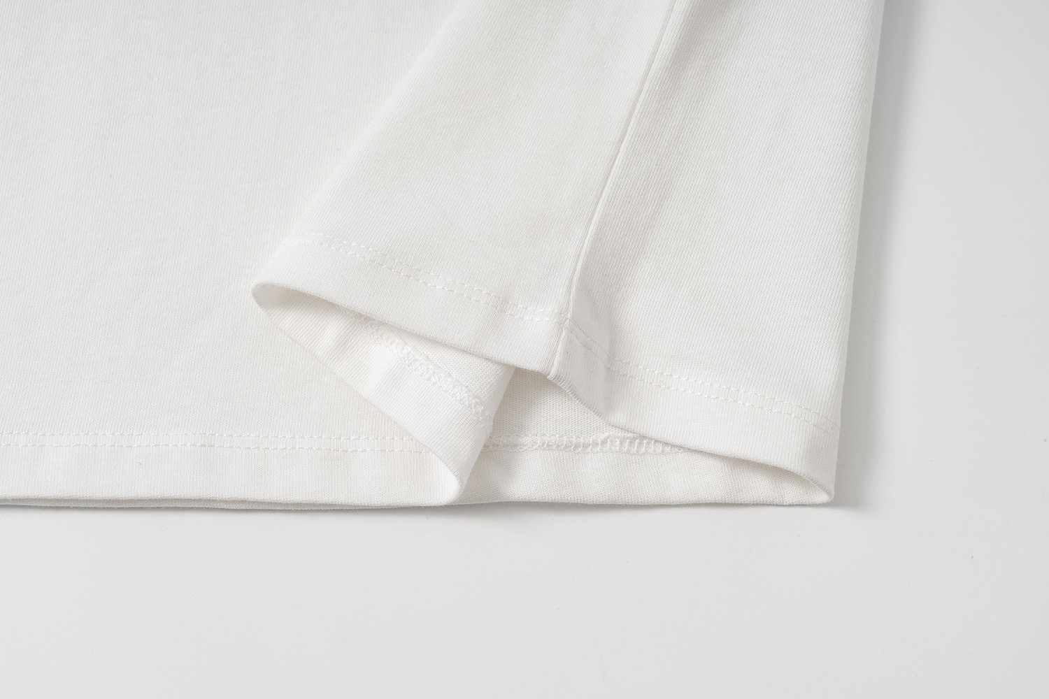 【GUCCI旗艦店】（グッチ）クラシックでスタイリッシュな半袖スウェットシャツ00618