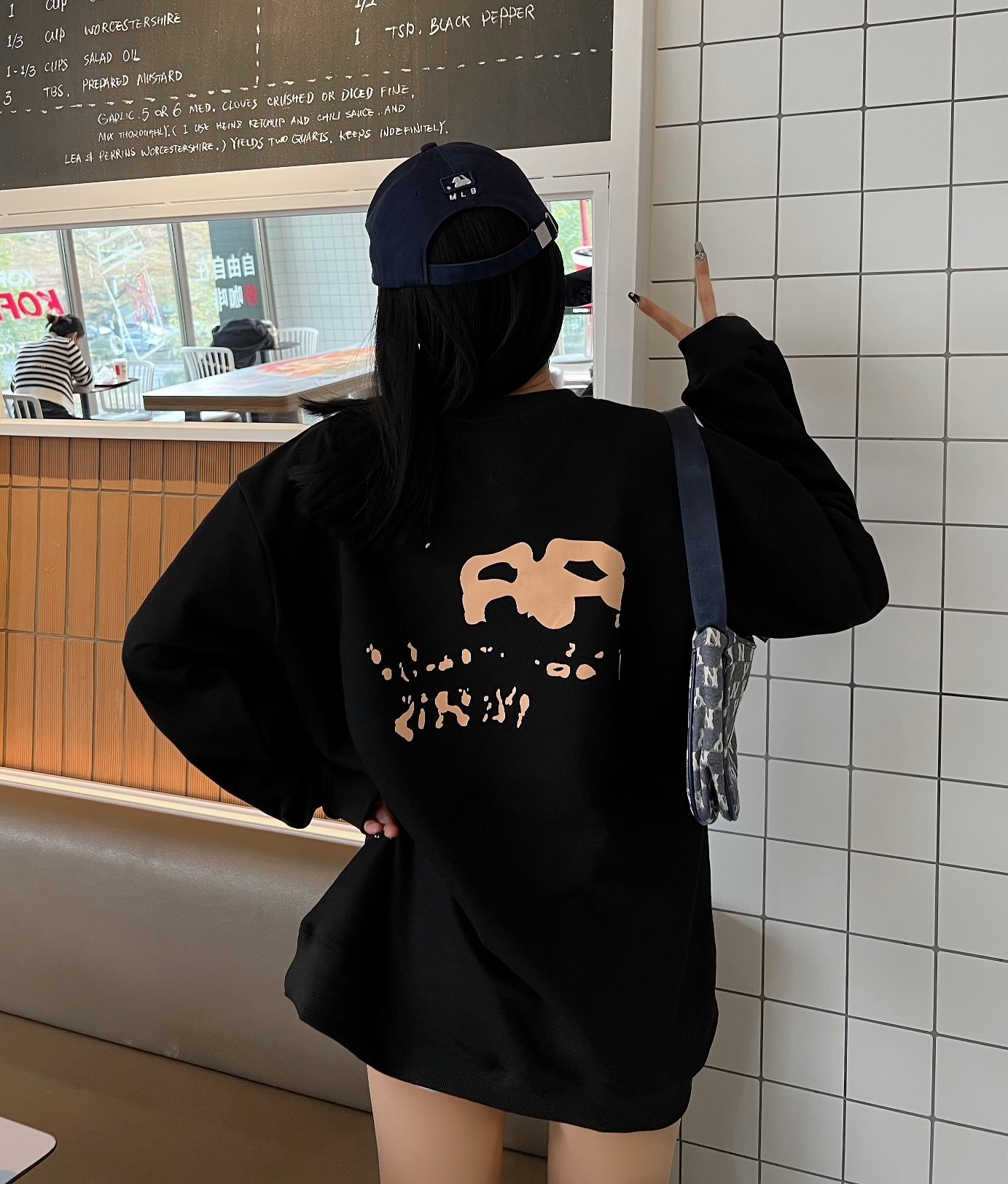 【BALENCIAGA旗艦店】（バレンシアガ）クラシックでスタイリッシュな長袖スウェットシャツ01068