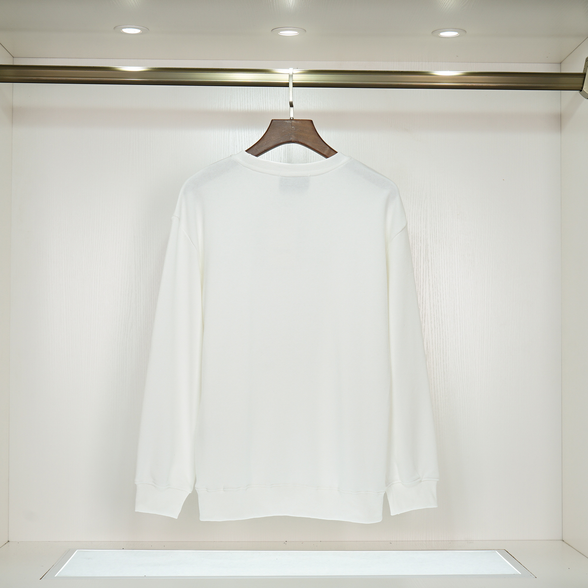 【GUCCI旗艦店】（グッチ）クラシックでスタイリッシュな長袖スウェットシャツ01871